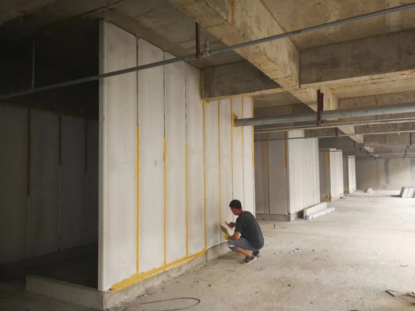 泉州无机发泡轻骨料混凝土隔墙板施工技术性能研究